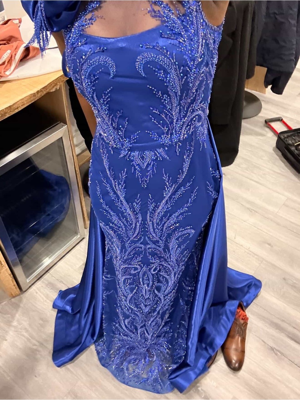 Elegant Royal Blue Evening Gown with Floral Shoulder Detail
